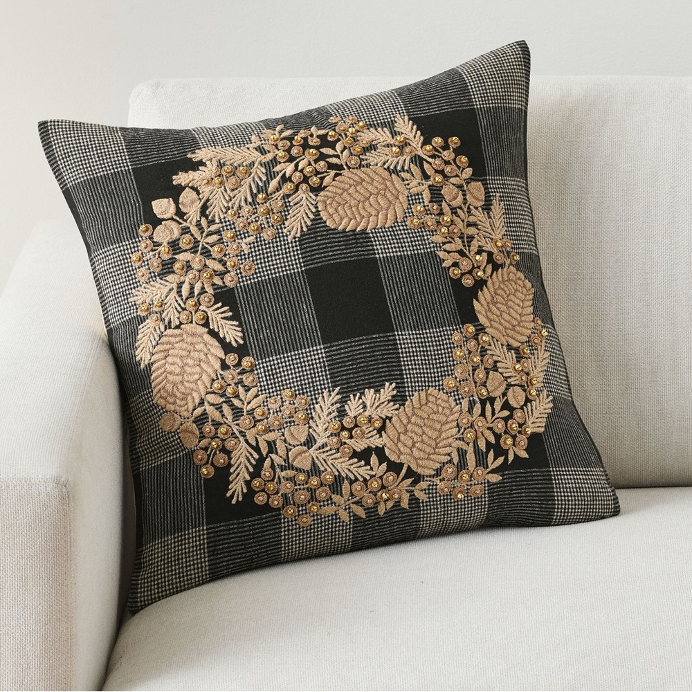 Pottery Barn Geoffrey Wreath Plaid Embellished Pillow Cover BNWT